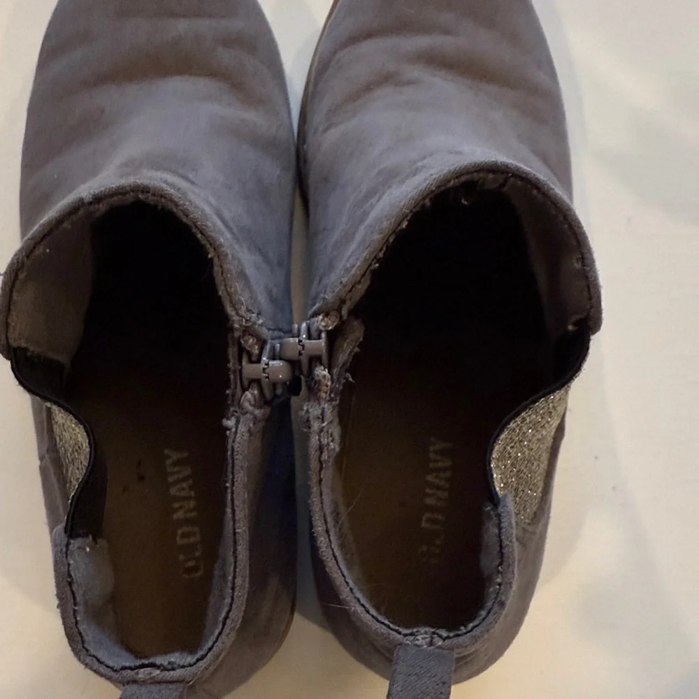 Old Navy girls gray booties with a little sparkle ✨